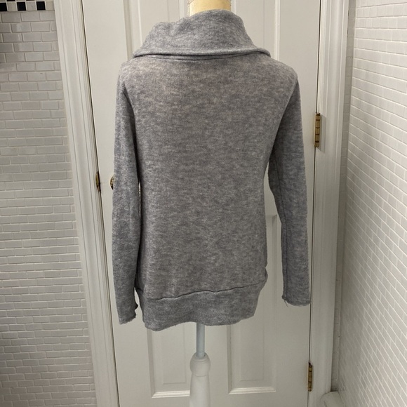 Beautiful cowl neck long sleeve mottled grey cotton blend sweater. Size Medium. - Picture 2 of 7